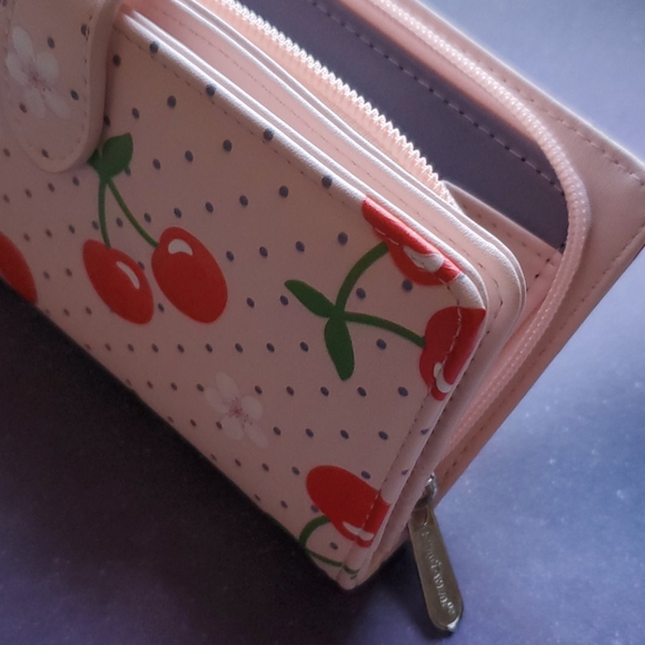 Sold - Picture 5 of 8